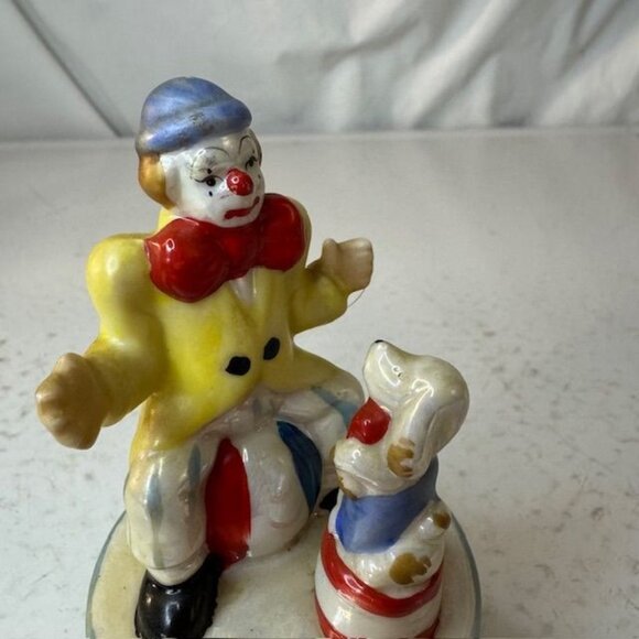 Vintage Aldon Clown Porcelain Music Box Figurine - Picture 2 of 5